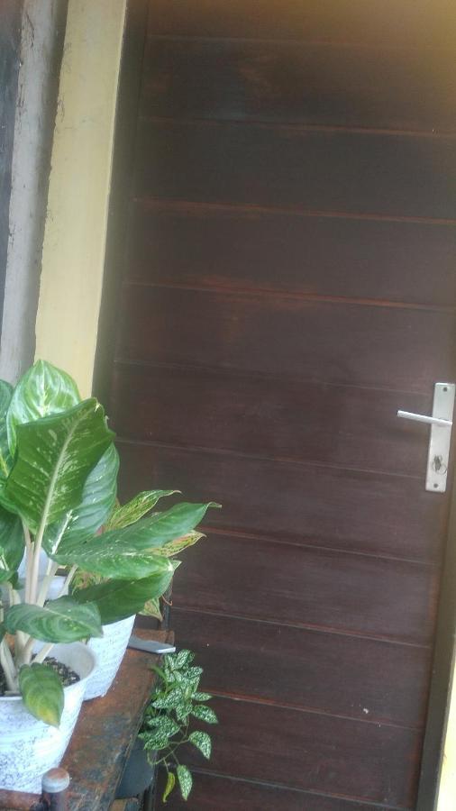 Отель Kost Backpacker Сидоарджо Экстерьер фото