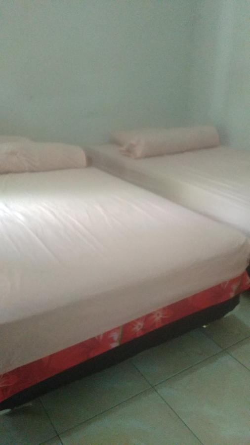 Отель Kost Backpacker Сидоарджо Экстерьер фото