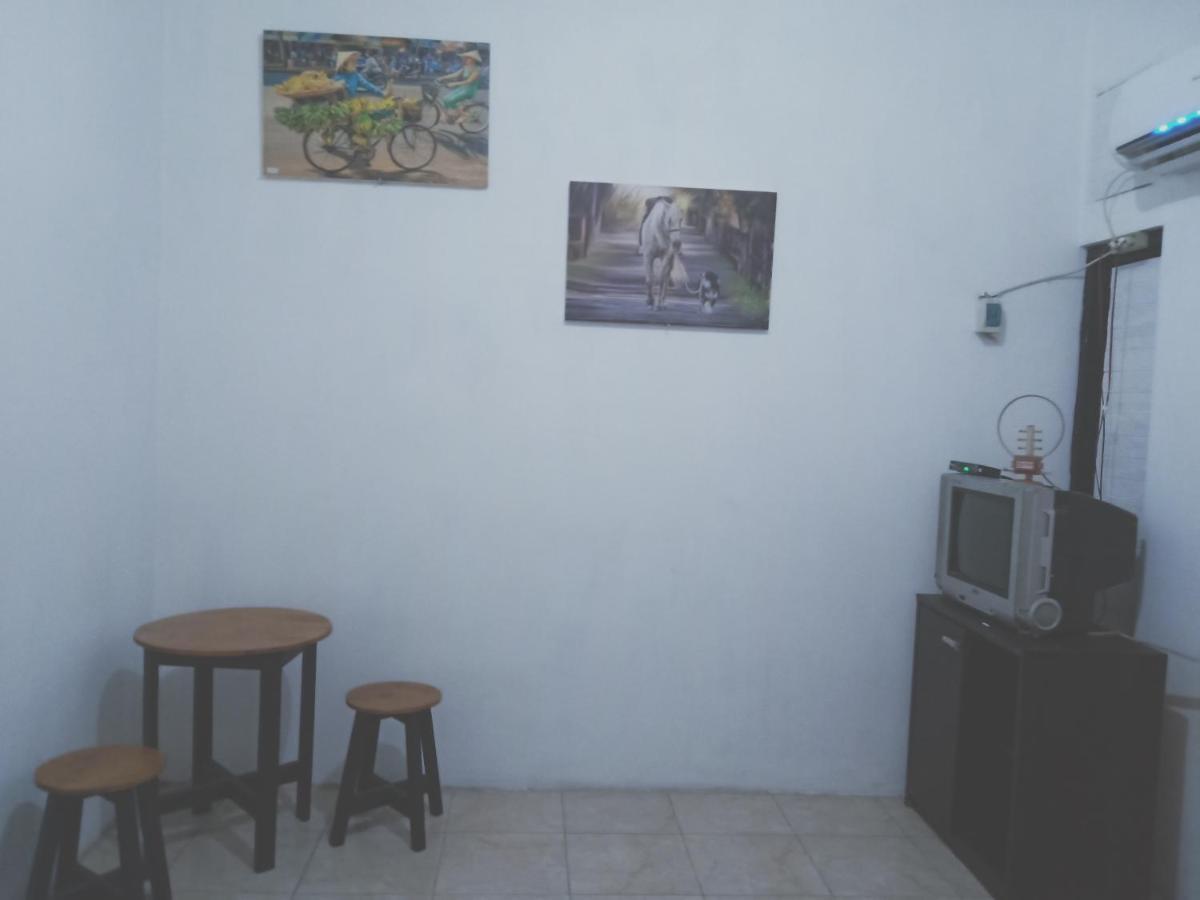 Отель Kost Backpacker Сидоарджо Экстерьер фото