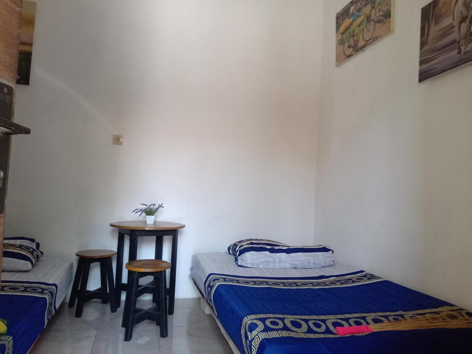 Отель Kost Backpacker Сидоарджо Экстерьер фото