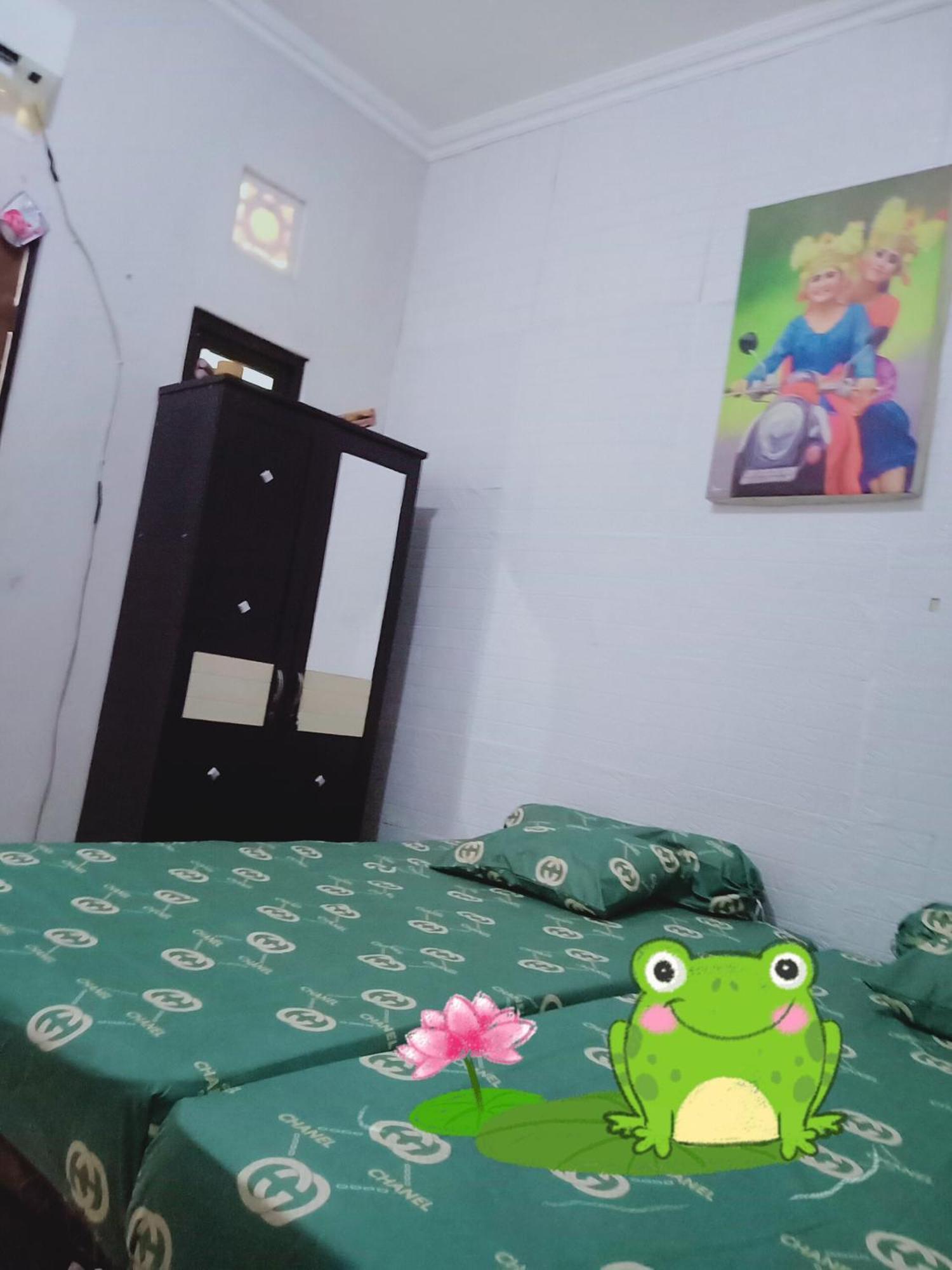 Отель Kost Backpacker Сидоарджо Экстерьер фото