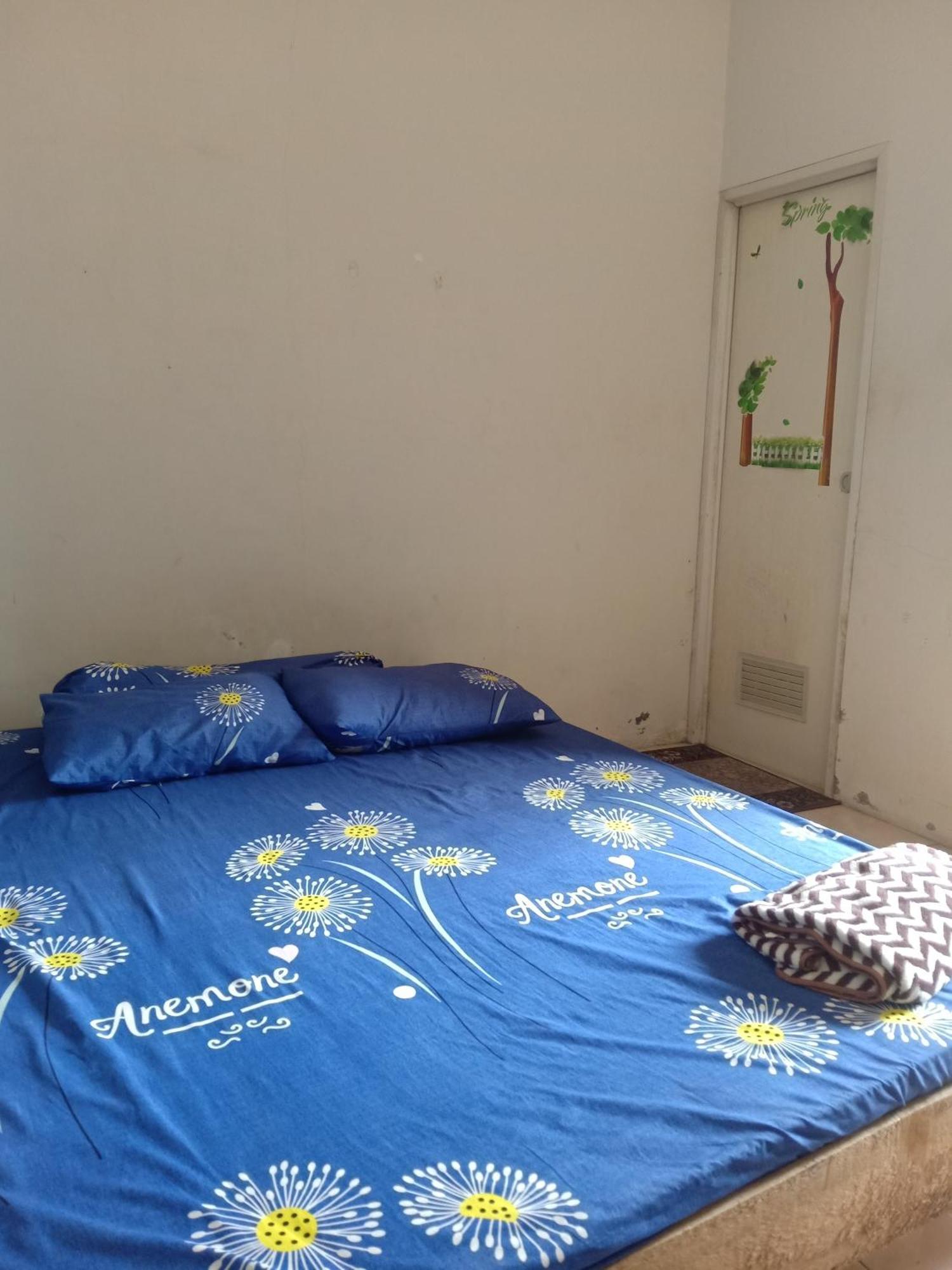 Отель Kost Backpacker Сидоарджо Экстерьер фото