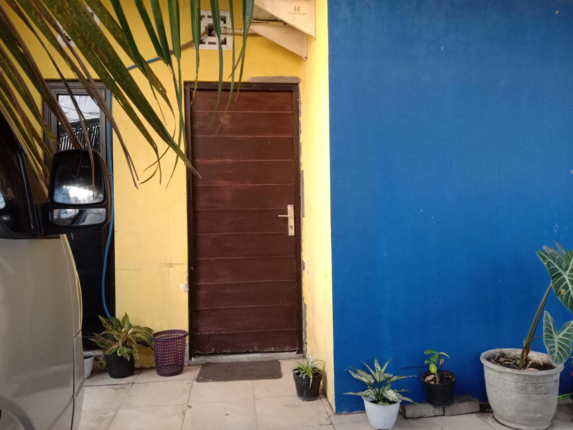 Отель Kost Backpacker Сидоарджо Экстерьер фото