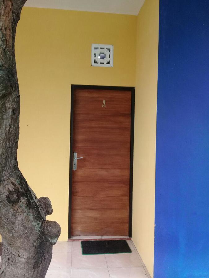 Отель Kost Backpacker Сидоарджо Экстерьер фото